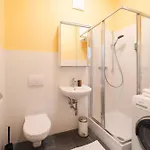 Yellow Flat By Grazrentals Vaulted Kitchen&pet Friendly&free Parking