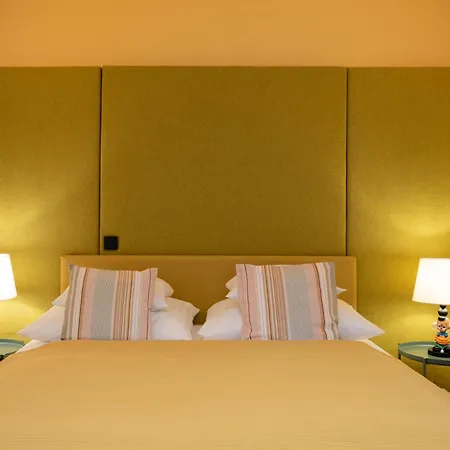 Yellow Flat By Grazrentals With Location & Free Parking *