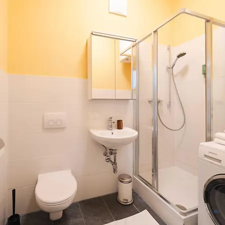 Yellow Flat By Grazrentals Vaulted Kitchen & Pet Friendly & Free Parking