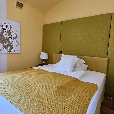 Yellow Flat By Grazrentals With Location & Free Parking Apartment