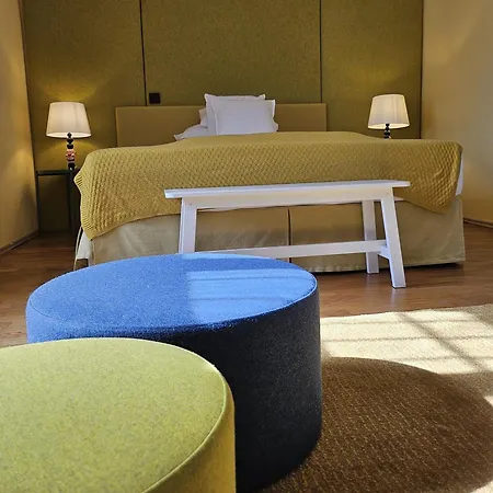 Yellow Flat By Grazrentals With Location & Free Parking *