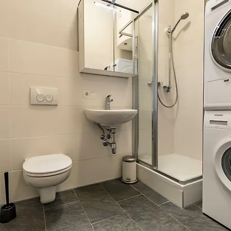 Yellow Flat By Grazrentals With Location & Free Parking Apartment